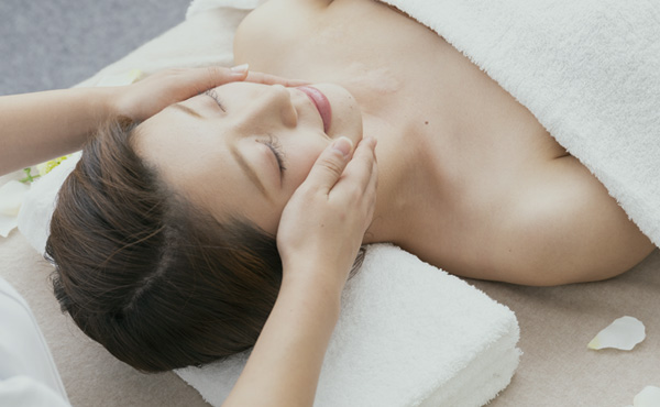 美白・引き締めフェイシャルエステ